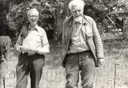 آغازگران رویکرد کردارشناسی: کنراد لورنز (سمت راست) و نیکو تینبرگن (سمت چپ)